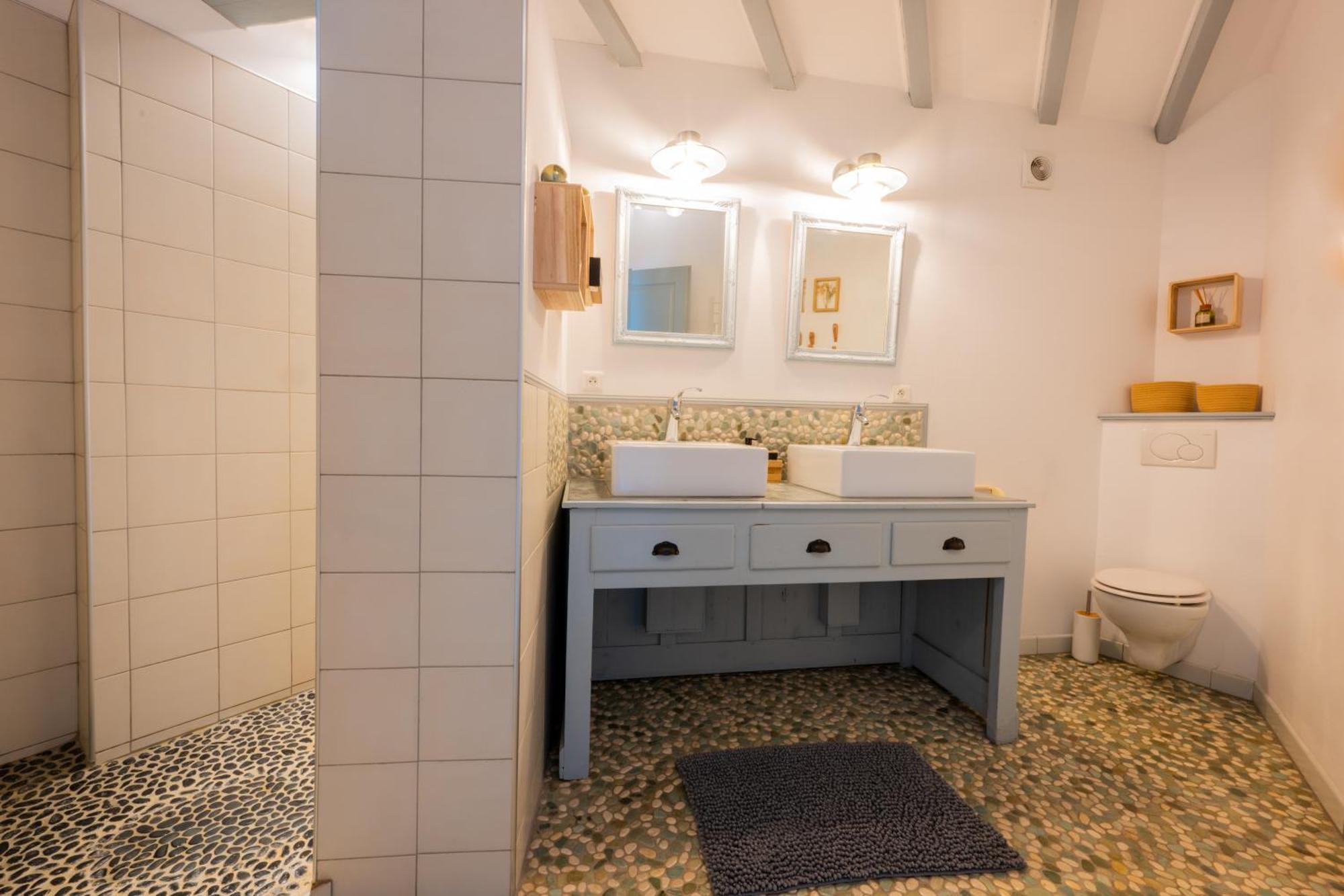 Chez La Fille De L Eclusier